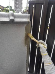 姫路市にて外壁塗装　外構の塗り替え工事　下地調整２