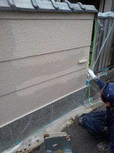 姫路市にて外壁塗装　外構の塗り替え工事　上塗り２