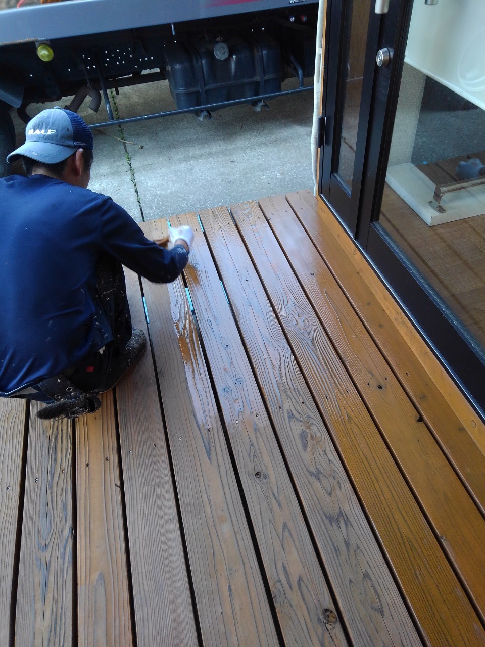 姫路市にて店舗の外壁塗装　木部床の塗装