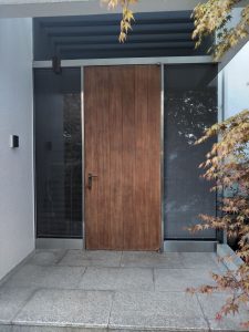 姫路市玄関ドア塗り替え工事　剥離作業終了