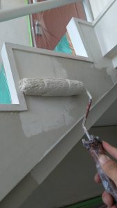階段側面の塗装