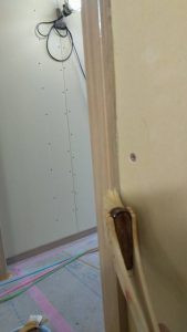 姫路市にて　新築内部木部塗装工事（手すり、木枠など）