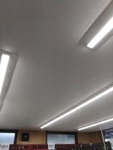 姫路市にて店舗室内天井・壁塗り替え施工後