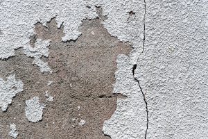 外壁塗装が劣化している症状7つとは？劣化の種類と補修方法をご紹介