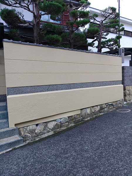 姫路市にて膨れや剥がれの起きた擁壁塗装・補修工事 施工後