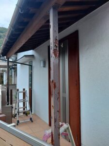 姫路市にて玄関柱の鉄部塗装施工前