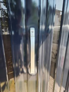 姫路市にて玄関ドアの塗装工事〈アルミ素材の塗装〉 施工後